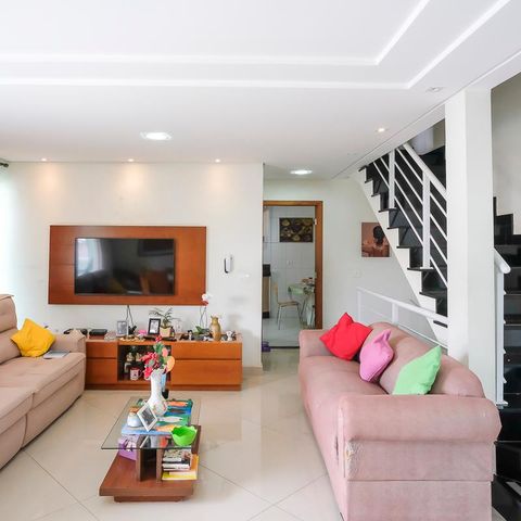 Casa à venda com 249m², 3 quartos e 3 vagasSala