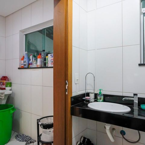 Casa à venda com 249m², 3 quartos e 3 vagasBanheiro de Serviço