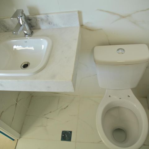 Apartamento à venda com 69m², 2 quartos e 2 vagasBanheiro da Suíte