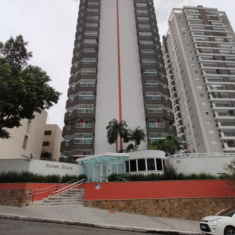 Apartamento à venda com 188m², 3 quartos e 4 vagasFachada