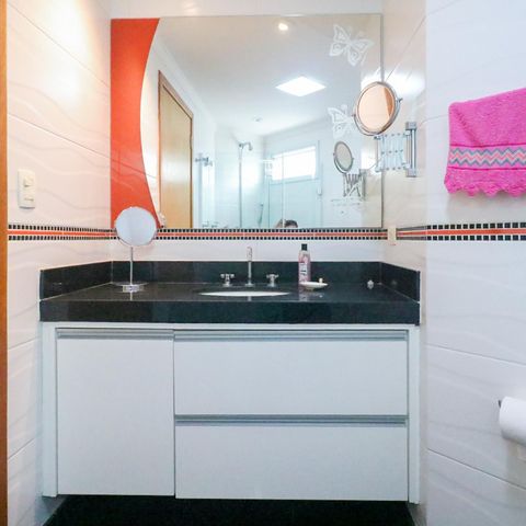 Apartamento à venda com 188m², 3 quartos e 4 vagasBanheiro da Suíte 1