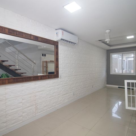 Casa à venda com 82m², 2 quartos e 2 vagas Casa à venda com 82m², 2 quartos e 2 vagasSala