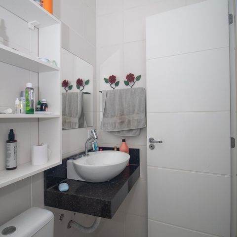 Casa à venda com 82m², 2 quartos e 2 vagas Casa à venda com 82m², 2 quartos e 2 vagasBanheiro da Suíte 2