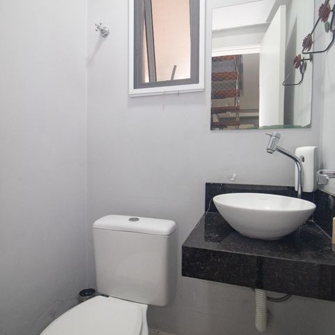 Casa à venda com 82m², 2 quartos e 2 vagas Casa à venda com 82m², 2 quartos e 2 vagasBanheiro