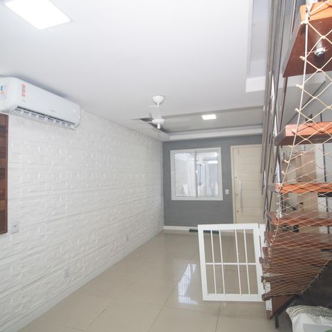Casa à venda com 82m², 2 quartos e 2 vagas Casa à venda com 82m², 2 quartos e 2 vagasSala