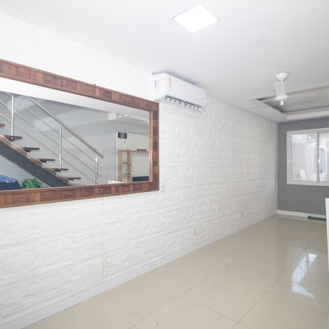 Casa à venda com 82m², 2 quartos e 2 vagas Casa à venda com 82m², 2 quartos e 2 vagasSala