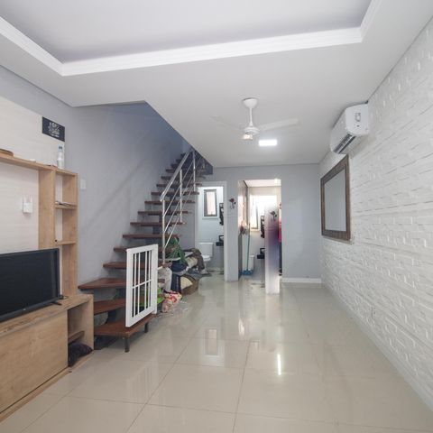 Casa à venda com 82m², 2 quartos e 2 vagas Casa à venda com 82m², 2 quartos e 2 vagasSala