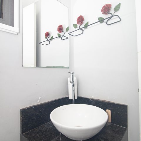 Casa à venda com 82m², 2 quartos e 2 vagas Casa à venda com 82m², 2 quartos e 2 vagasBanheiro