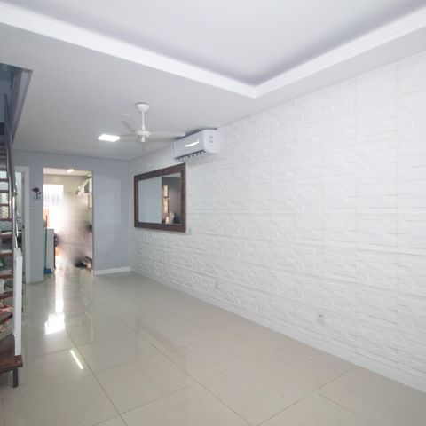 Casa à venda com 82m², 2 quartos e 2 vagas Casa à venda com 82m², 2 quartos e 2 vagasSala