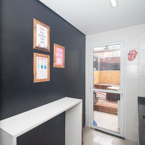 Casa à venda com 82m², 2 quartos e 2 vagas Casa à venda com 82m², 2 quartos e 2 vagasCozinha