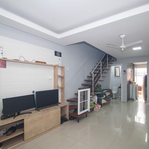 Casa à venda com 82m², 2 quartos e 2 vagas Casa à venda com 82m², 2 quartos e 2 vagasSala