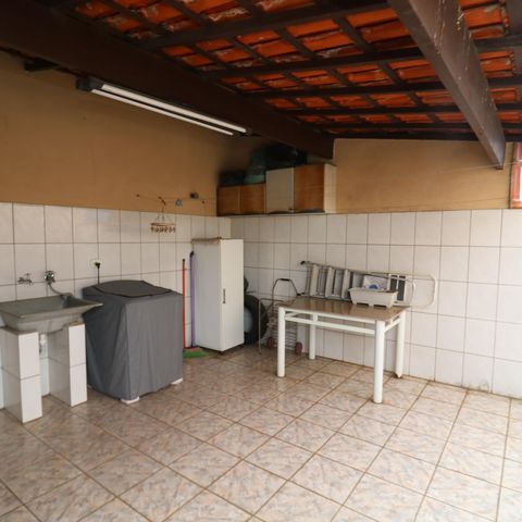 Casa à venda com 130m², 3 quartos e 1 vagaÁrea de Serviço