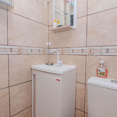 Casa à venda com 65m², 2 quartos e 1 vaga Casa à venda com 65m², 2 quartos e 1 vagaBanheiro