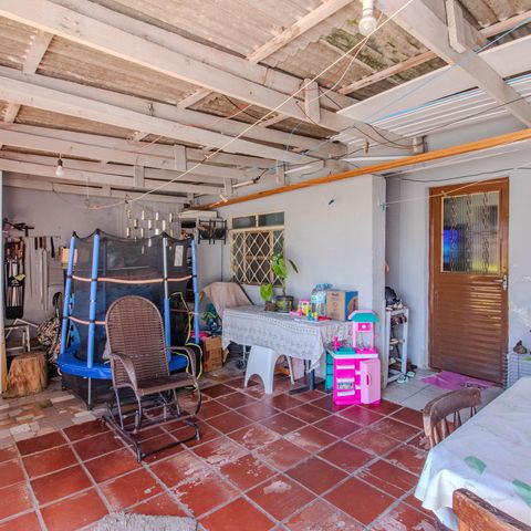 Casa à venda com 65m², 2 quartos e 1 vaga Casa à venda com 65m², 2 quartos e 1 vagaGaragem
