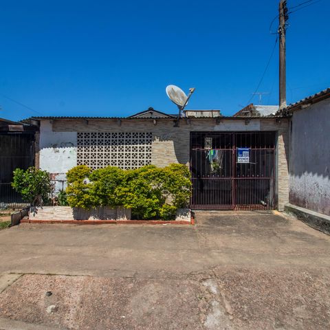 Casa à venda com 65m², 2 quartos e 1 vaga Casa à venda com 65m², 2 quartos e 1 vagaFachada