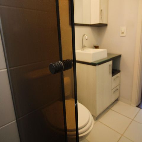 Apartamento à venda com 56m², 2 quartos e 1 vaga Apartamento à venda com 56m², 2 quartos e 1 vagaBanheiro Social