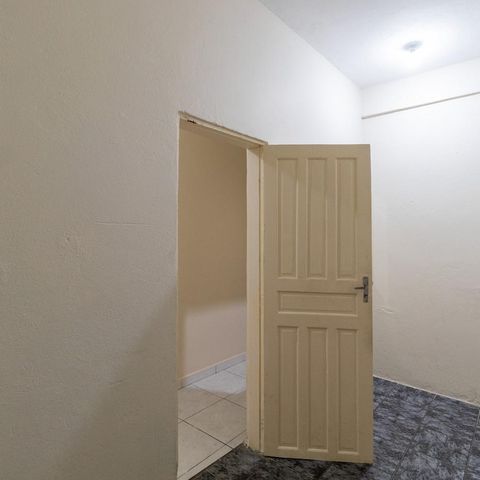 Casa à venda com 200m², 7 quartos e 5 vagas Casa à venda com 200m², 7 quartos e 5 vagasSalão
