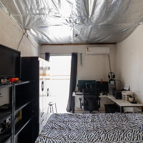 Casa à venda com 200m², 7 quartos e 5 vagas Casa à venda com 200m², 7 quartos e 5 vagasEdícula - Quarto