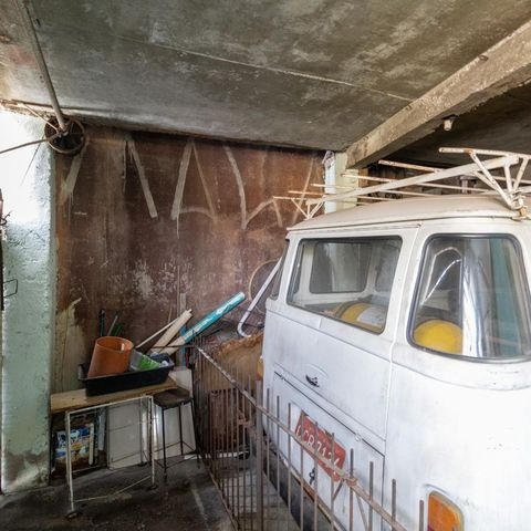 Casa à venda com 200m², 7 quartos e 5 vagas Casa à venda com 200m², 7 quartos e 5 vagasGaragem