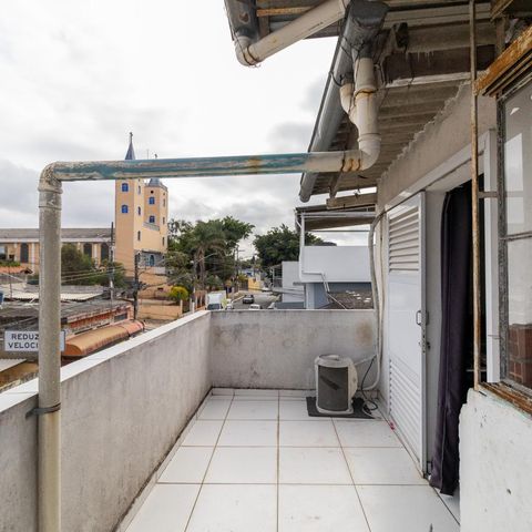 Casa à venda com 200m², 7 quartos e 5 vagas Casa à venda com 200m², 7 quartos e 5 vagasEdícula - Varanda