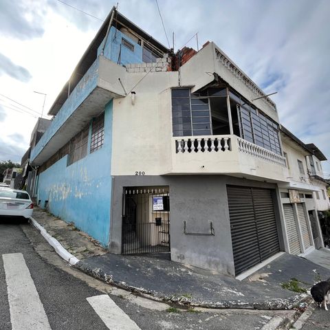 Casa à venda com 200m², 7 quartos e 5 vagas Casa à venda com 200m², 7 quartos e 5 vagasFachada+Placa
