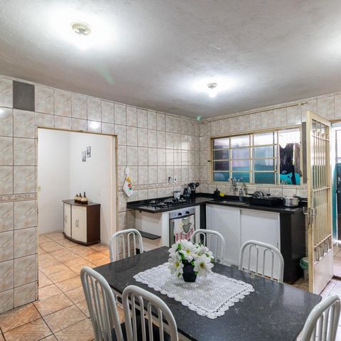 Casa à venda com 200m², 7 quartos e 5 vagas Casa à venda com 200m², 7 quartos e 5 vagasCozinha