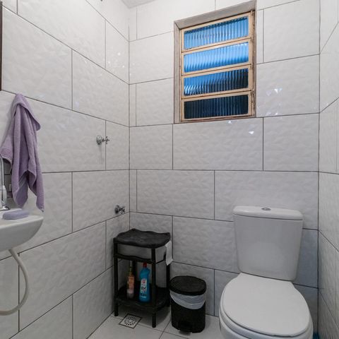 Casa à venda com 200m², 7 quartos e 5 vagas Casa à venda com 200m², 7 quartos e 5 vagasLavabo