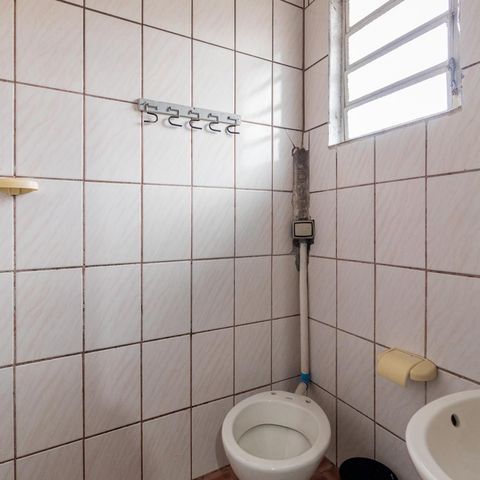 Casa à venda com 200m², 7 quartos e 5 vagas Casa à venda com 200m², 7 quartos e 5 vagasBanheiro Suíte 2