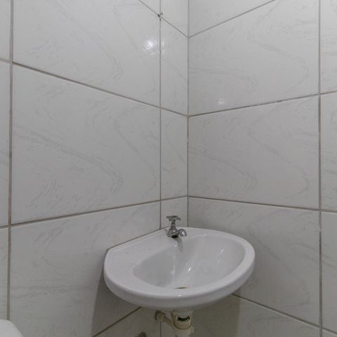 Casa à venda com 200m², 7 quartos e 5 vagas Casa à venda com 200m², 7 quartos e 5 vagasSalão - Banheiro