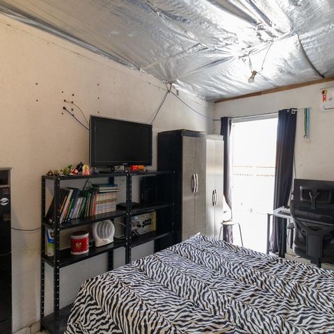 Casa à venda com 200m², 7 quartos e 5 vagas Casa à venda com 200m², 7 quartos e 5 vagasEdícula - Quarto