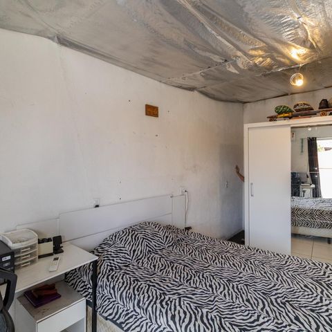 Casa à venda com 200m², 7 quartos e 5 vagas Casa à venda com 200m², 7 quartos e 5 vagasEdícula - Quarto