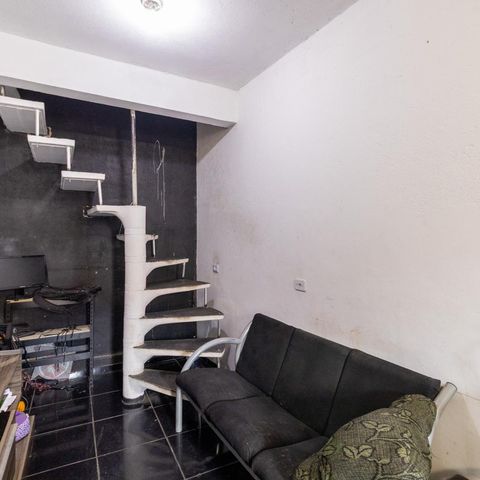 Casa à venda com 200m², 7 quartos e 5 vagas Casa à venda com 200m², 7 quartos e 5 vagasEdícula - Sala e Cozinha
