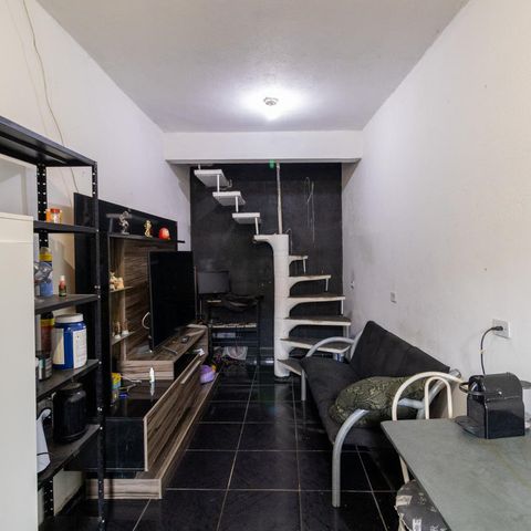 Casa à venda com 200m², 7 quartos e 5 vagas Casa à venda com 200m², 7 quartos e 5 vagasEdícula - Sala e Cozinha