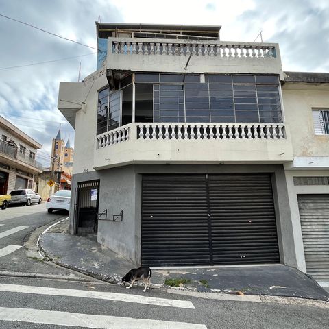 Casa à venda com 200m², 7 quartos e 5 vagas Casa à venda com 200m², 7 quartos e 5 vagasFachada
