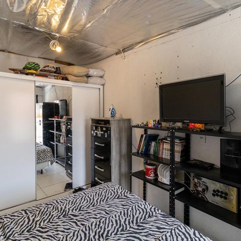 Casa à venda com 200m², 7 quartos e 5 vagas Casa à venda com 200m², 7 quartos e 5 vagasEdícula - Quarto