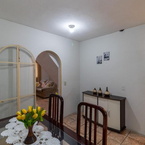 Casa à venda com 200m², 7 quartos e 5 vagas Casa à venda com 200m², 7 quartos e 5 vagasSala de Jantar
