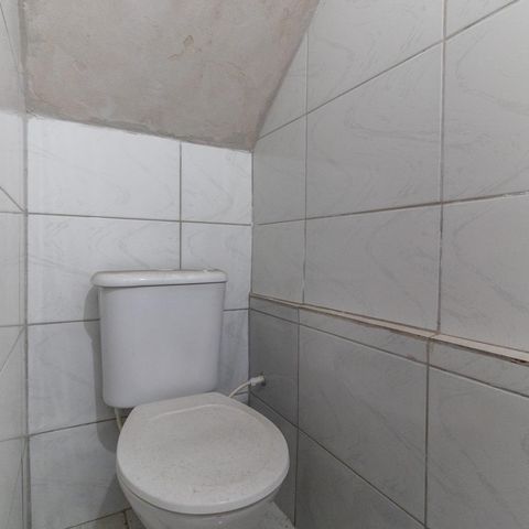 Casa à venda com 200m², 7 quartos e 5 vagas Casa à venda com 200m², 7 quartos e 5 vagasSalão - Banheiro