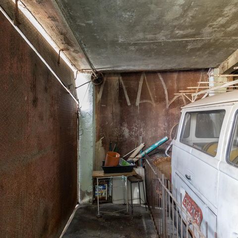 Casa à venda com 200m², 7 quartos e 5 vagas Casa à venda com 200m², 7 quartos e 5 vagasGaragem