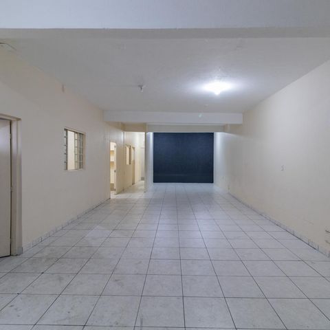 Casa à venda com 200m², 7 quartos e 5 vagas Casa à venda com 200m², 7 quartos e 5 vagasSalão