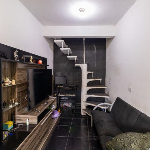 Casa à venda com 200m², 7 quartos e 5 vagas Casa à venda com 200m², 7 quartos e 5 vagasEdícula - Sala e Cozinha