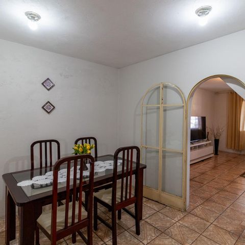 Casa à venda com 200m², 7 quartos e 5 vagas Casa à venda com 200m², 7 quartos e 5 vagasSala de Jantar