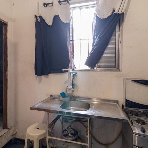 Casa à venda com 200m², 7 quartos e 5 vagas Casa à venda com 200m², 7 quartos e 5 vagasEdícula - Sala e Cozinha