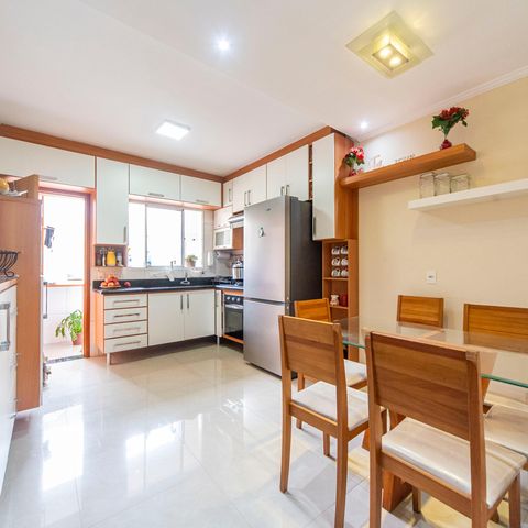 Casa para alugar com 190m², 3 quartos e 3 vagas Casa para alugar com 190m², 3 quartos e 3 vagasCozinha