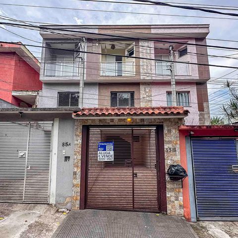 Casa para alugar com 190m², 3 quartos e 3 vagas Casa para alugar com 190m², 3 quartos e 3 vagasFachada
