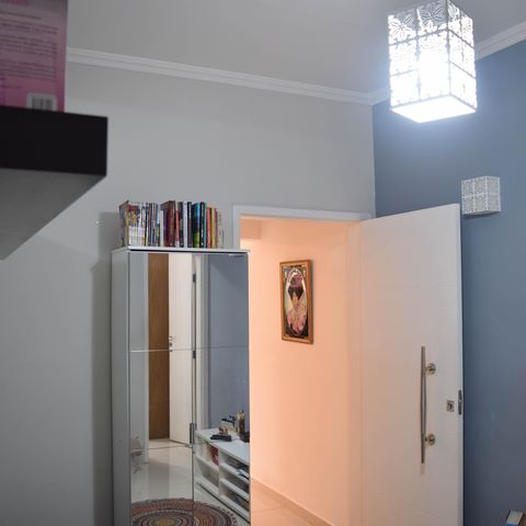 Casa à venda com 252m², 4 quartos e 3 vagas Casa à venda com 252m², 4 quartos e 3 vagasSala de TV