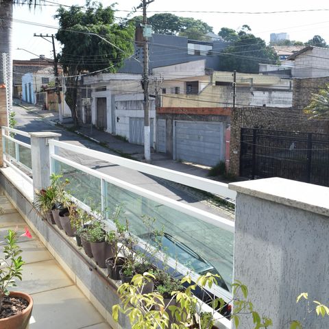 Casa à venda com 252m², 4 quartos e 3 vagas Casa à venda com 252m², 4 quartos e 3 vagasÁrea comum