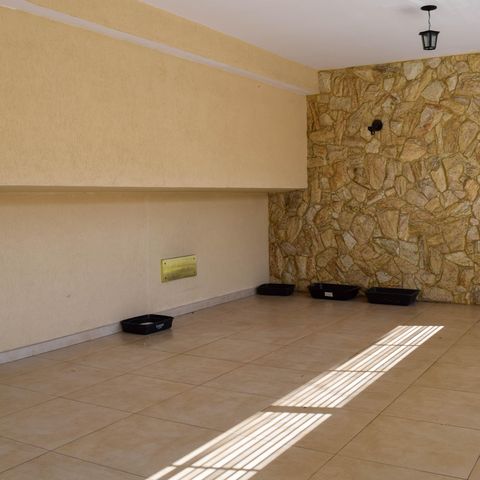 Casa à venda com 252m², 4 quartos e 3 vagas Casa à venda com 252m², 4 quartos e 3 vagasGaragem