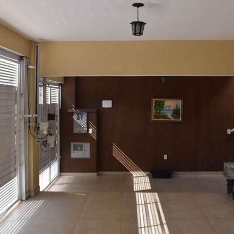Casa à venda com 252m², 4 quartos e 3 vagas Casa à venda com 252m², 4 quartos e 3 vagasGaragem