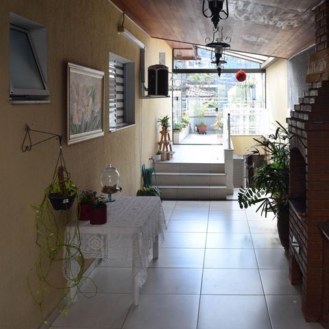 Casa à venda com 252m², 4 quartos e 3 vagas Casa à venda com 252m², 4 quartos e 3 vagasÁrea comum