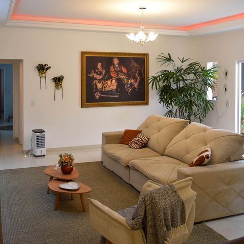 Casa à venda com 252m², 4 quartos e 3 vagas Casa à venda com 252m², 4 quartos e 3 vagasSala